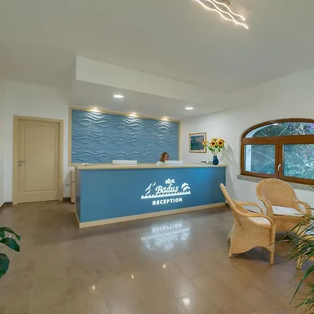 The Fantastic Residenza Badus-1 Bedroom Sleeps 4 -seaview-no0814 Daire Badesi